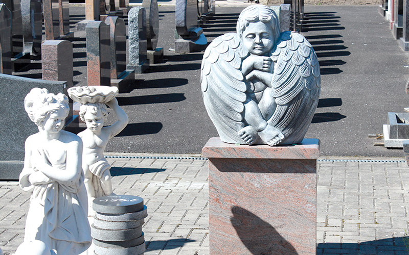 Handgefertigte Engels-Skulptur aus Naturstein